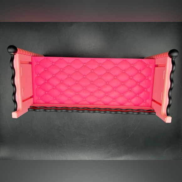 LOL Surprise OMG House of Surprises Dollhouse Bed Pop Up Pull Outs Replacement - Picture 9 of 10